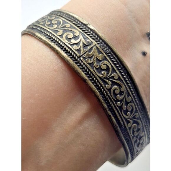 Antique Steel Bangle Bracelet 2.25 by 3in dia - Picture 2 of 6